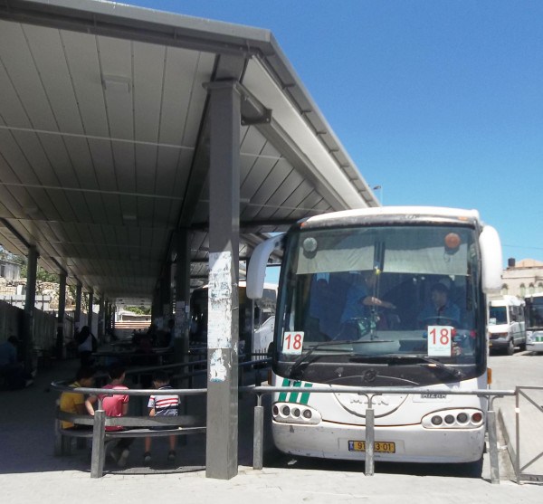 Hacia Ramala, Territorios Ocupados, estación de buses palestinos, Jerusalén Este.
