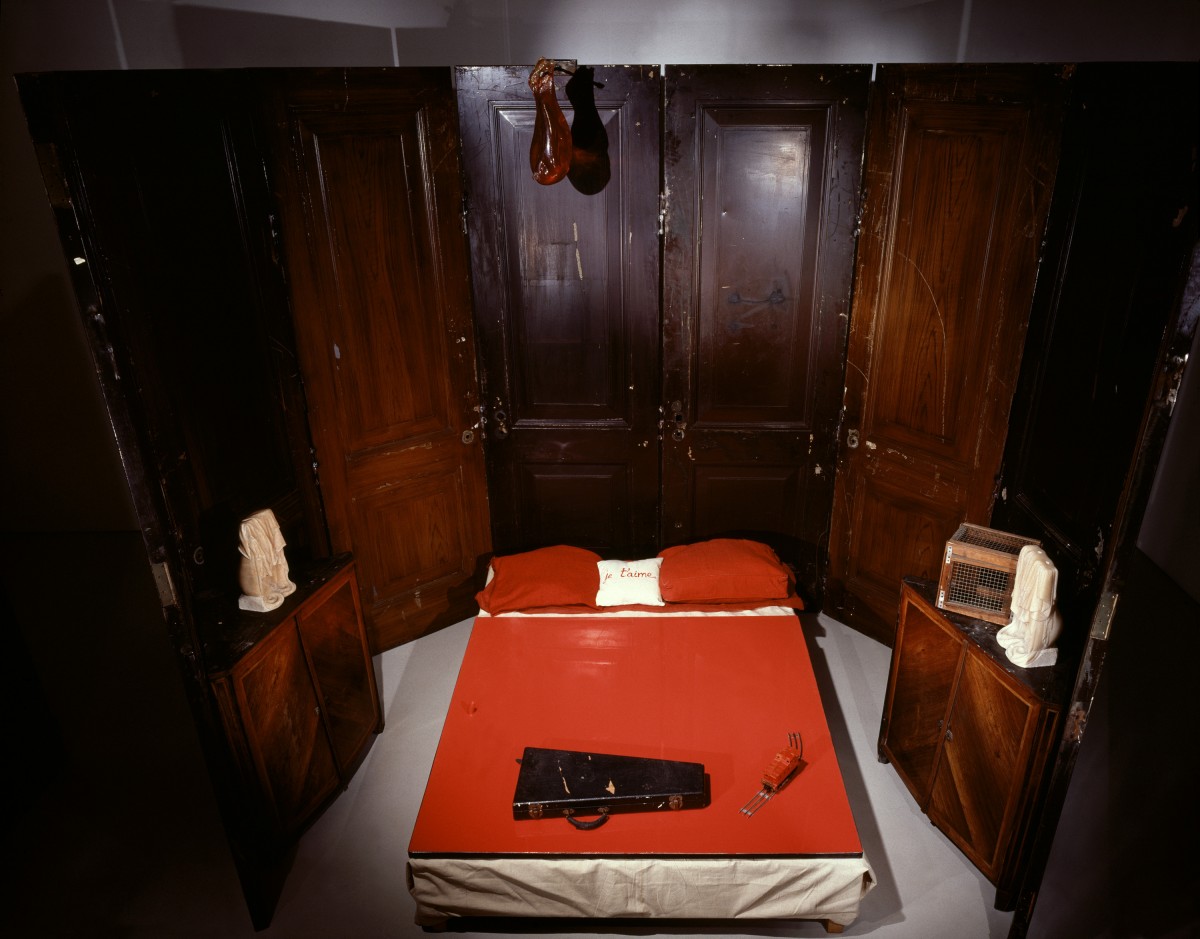 RED-ROOM-Louise-Bourgeois1